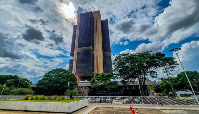  Mercado financeiro projeta inflação de 5,68% em 2025 